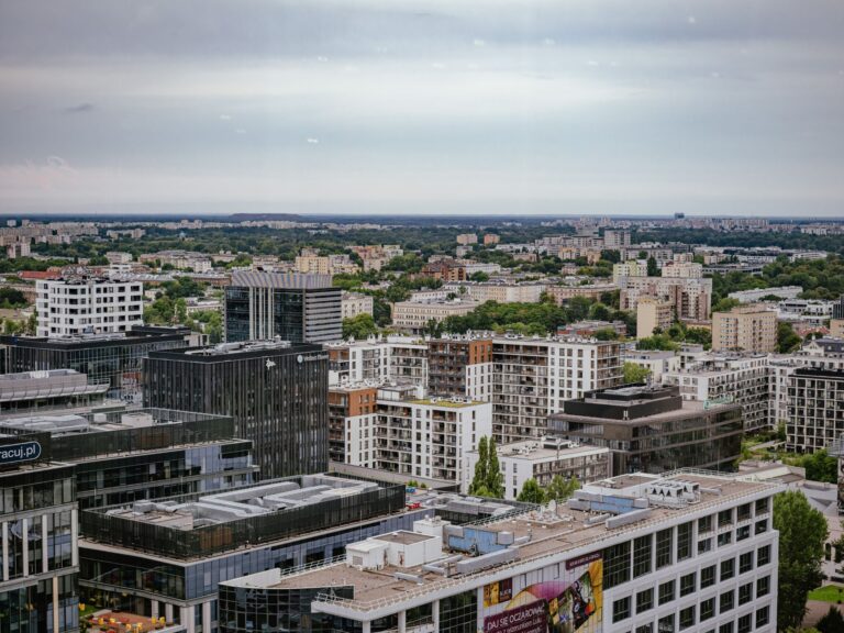 Tłumacz przysięgły Warszawa – 7 sytuacji, w których musisz skorzystać z jego usług